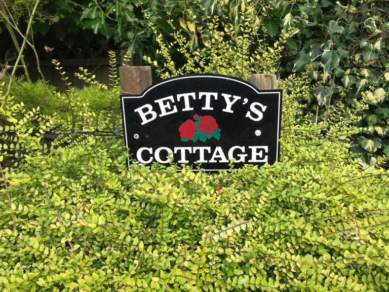 Betty's Cottage - Traditional Norfolk Farm Cottage - B&B Swafield