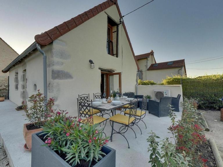 Charmante Maison Bourbonnaise du XVIIIe avec Animaux Acceptés - FR-1-489-393 - B&B Taxat-Senat