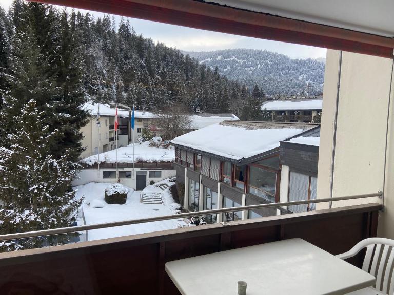 Family apartment in Happy Rancho - pool, tennis sauna. - B&B Laax