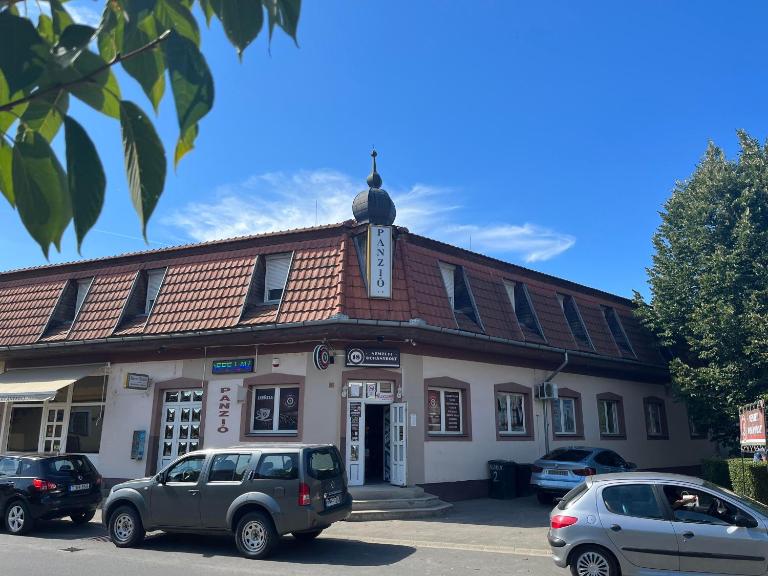 HOTEL Kuruc Panzio TARPA Kossuth utca 25E - Ferienwohnung Tarpa