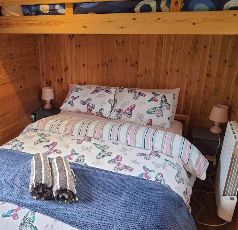 unique glamping carriage with stunning views - Bed and Breakfast Hereford