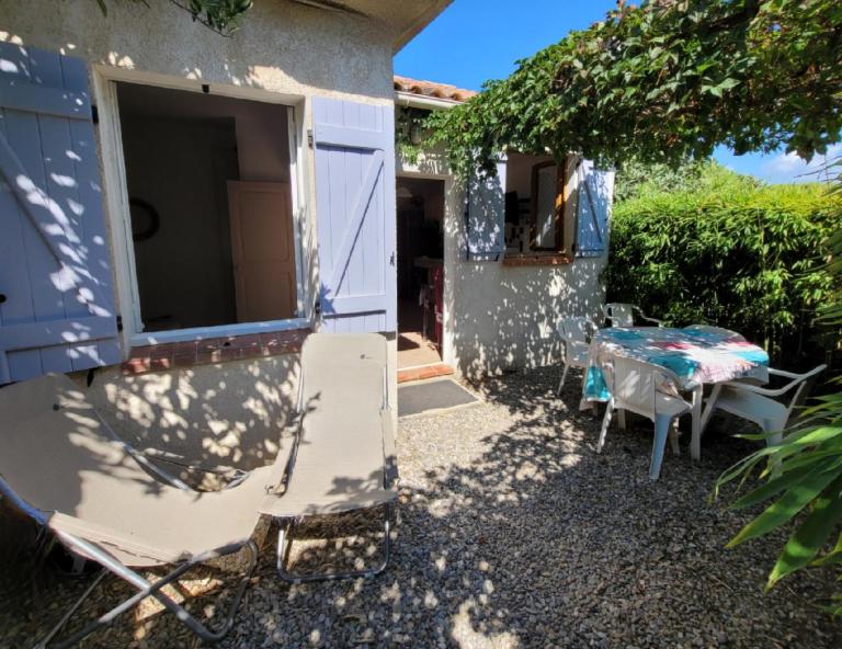 Cottage 43 m2 2 épis - Plage à 400m - PARKING Jardin TERRASSE Wifi - Chambres d'hôtes Six-Fours-les-Plages