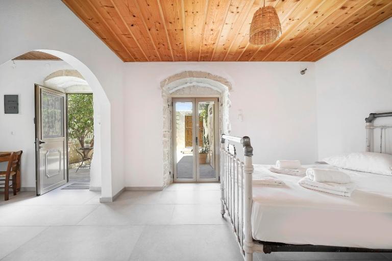 Serenity Courtyard village apartment - B&B Kousés