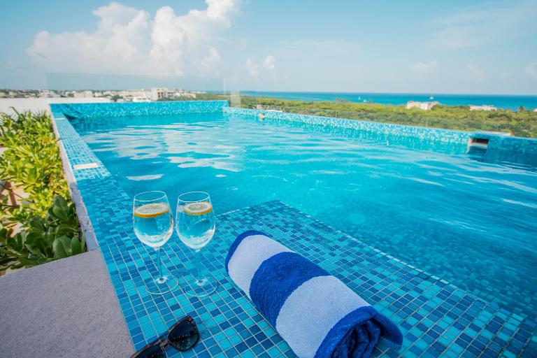 Condos with ocean view pool in Av 10 & 60 street - B&B Playa del Carmen