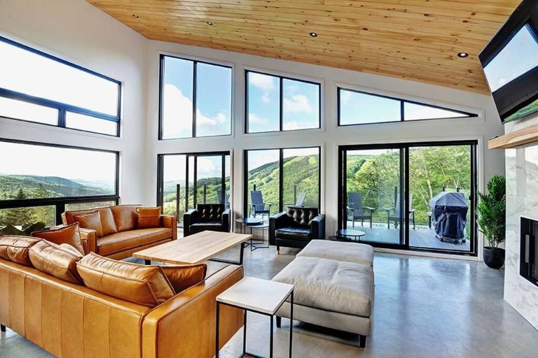 Blanc 24 - Les Chalets Alpins, Stoneham - B&B Stoneham