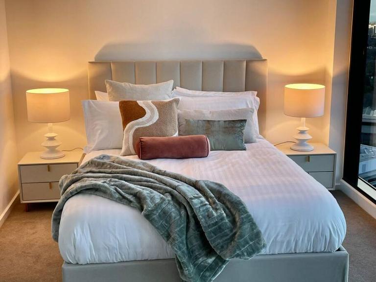 Lux 3 Bedroom Apartment in Southbank - Bed and Breakfast Melbourne