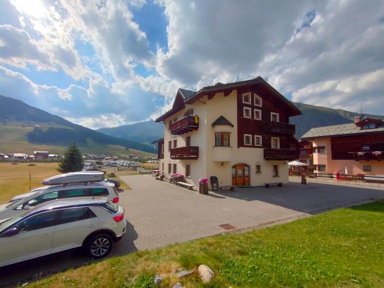 Family House Amalia Myholidaylivigno - Bed and Breakfast Livigno