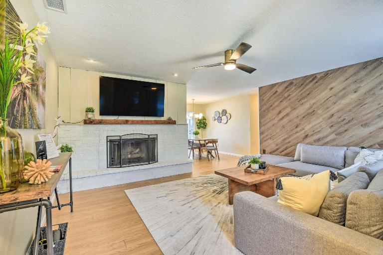8 Mi to Beaches: Bradenton Home w/ Poolside Oasis! - Chambres d'hôtes Bradenton