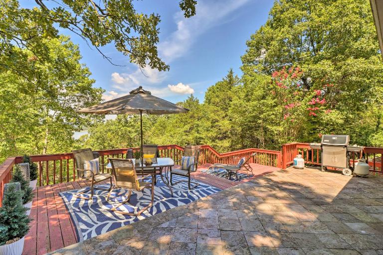 Norfolk Lake Getaway: The Kingfisher w/ Deck - B&B Mountain Home