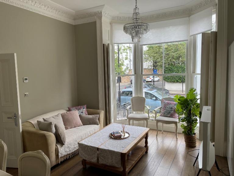 Stylish 3-bedroom flat in Kensington - B&B London