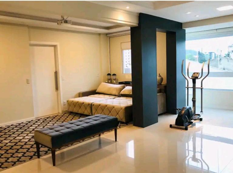 Apartamento Executivo - 2 Quartos - 2 Banheiros - 2 Garagens - Piscina - No melhor lugar do América - B&B Joinville