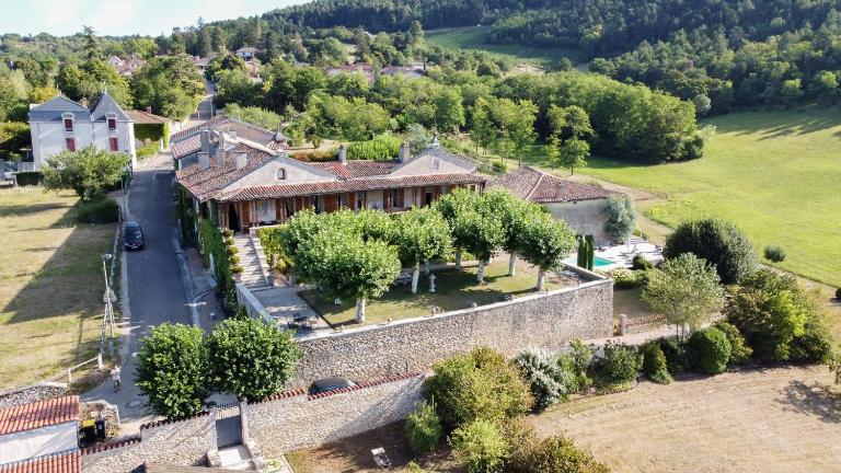 Clos de Mont July, architecture XVIIIe au cœur de la nature - B&B Ceyzériat