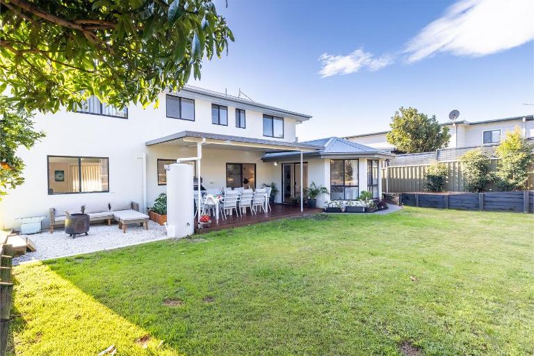 Akoya House 122 Tomaree Rd Pet friendly linen air conditioning WiFi and boat parking - Bed and Breakfast Shallow Bay