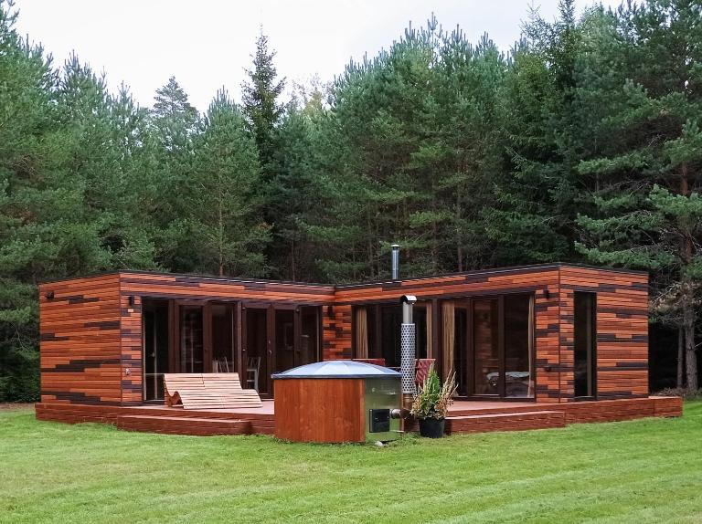 Roheluse metsamaja with hot tub and sauna - B&B Kõrve Üks