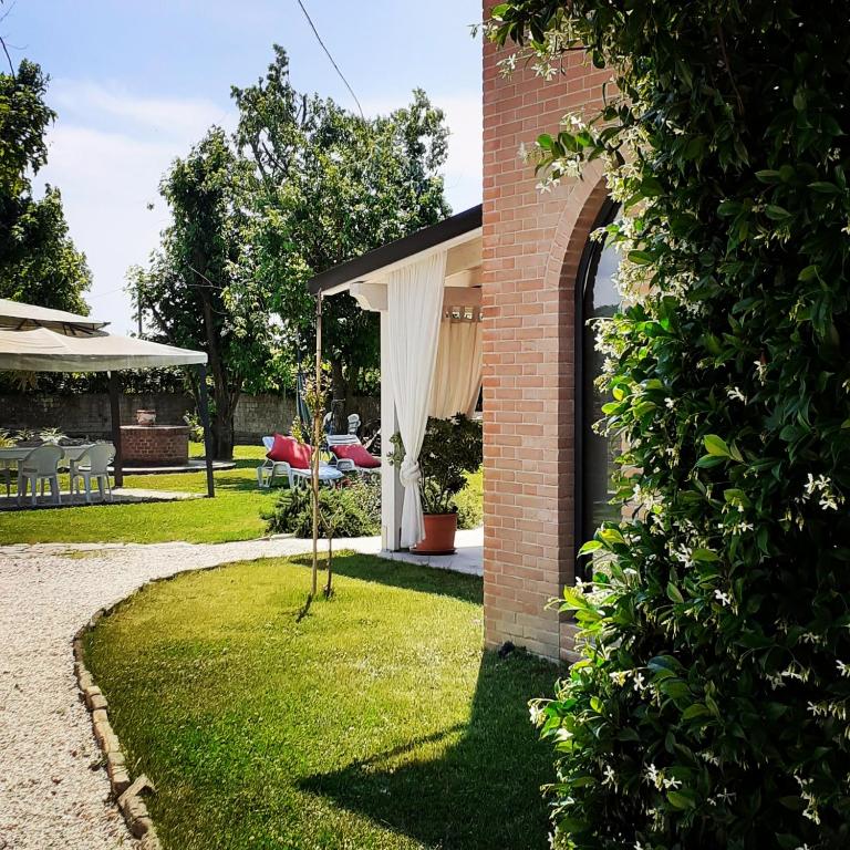 Casolare Isabella "Il rifugio dei vinili" and Alice's room - Ferienwohnung Ponsacco
