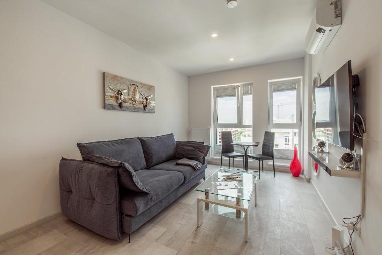 Fancy Penthouse Studio with Lakeview W10 - Chambres d'hôtes Bucarest