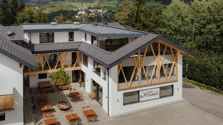 Plattnerhof Viums - Quiet family farm with heated pool and Guest Card near Brixen - B&B Naz-Sciaves - Natz-Schabs