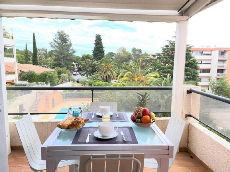 Appartement "La Détente" St Raphaël, au calme, vue piscine, climatisé - Chambres d'hôtes Saint-Raphaël