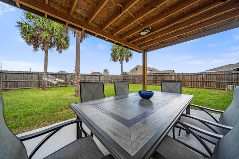 Ultimate Comfort & Relaxation- Palm Family Oasis - B&B Corpus Christi