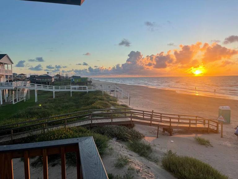 Surfside Beachfront Luxe - B&B Surfside Beach