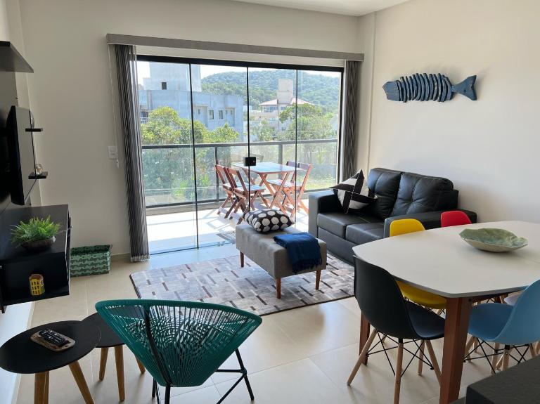 Encanto de apartamento, novo! A 290 metros da praia do Canto Grande! - Chambres d'hôtes Bombinhas