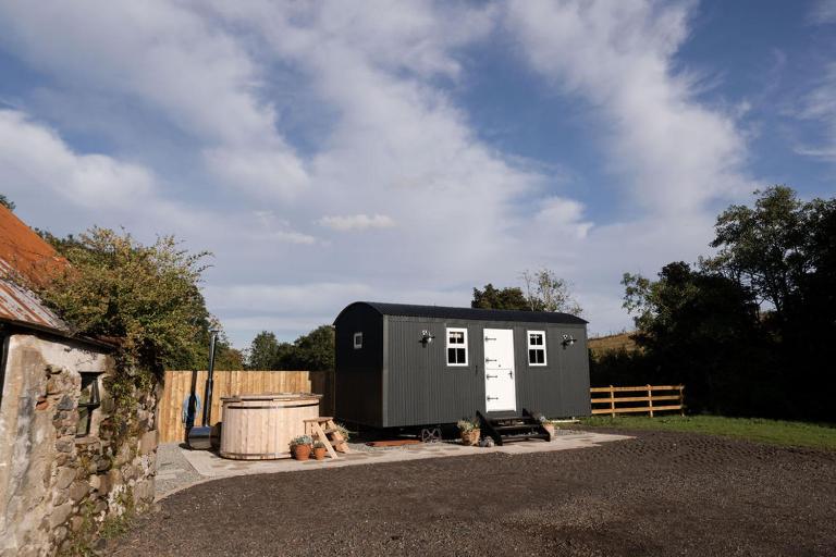 Barfield Shepherds Hut - B&B Magherafelt