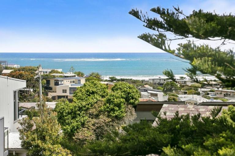 Beachside Living with Sea Views at the Pines - Bed and Breakfast Ocean Grove