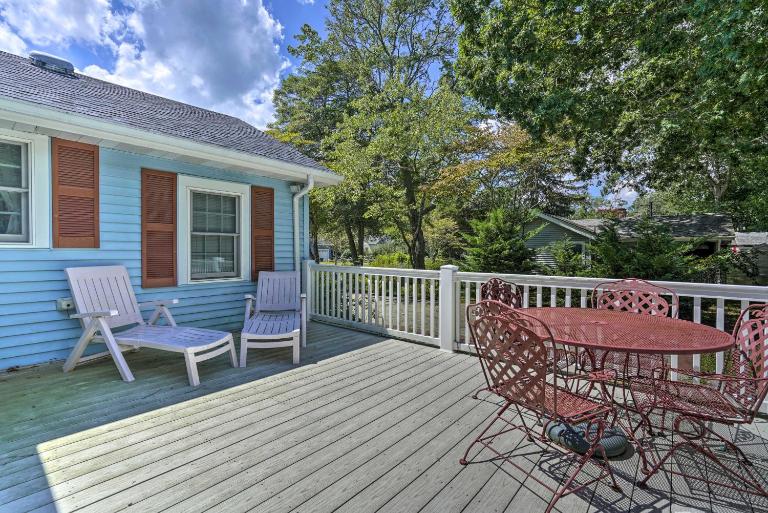 Dog-Friendly Waretown Home w/ Furnished Deck! - B&B Waretown