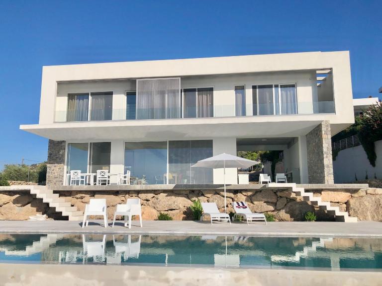 Kuro Beach House - Oceanfront Luxury & 25m pool - B&B Achliá