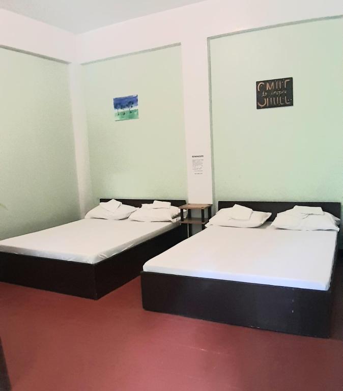 Angel and Marie's Basic ACroom for 2-4 pax - B&B San Juan