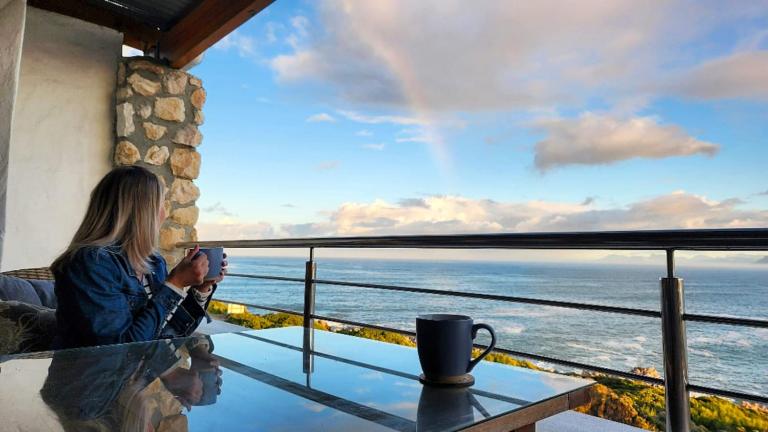 Kleinzee Oceanfront Whole House Self Catering - Bed and Breakfast De Kelders