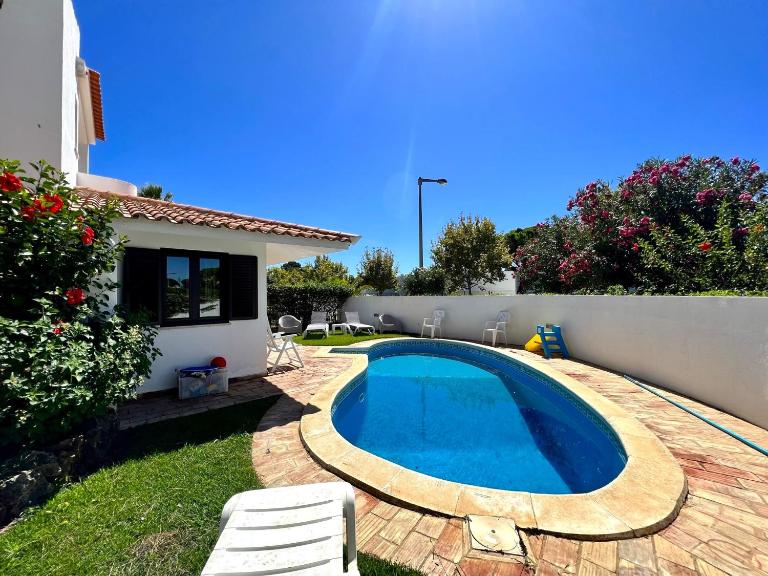 Vilamoura Traditional Villa with Pool by Homing - B&B Vilamoura