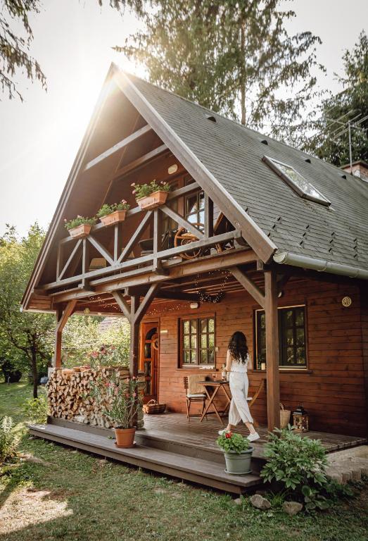 Kispatak Vendégház - B&B Zebegény