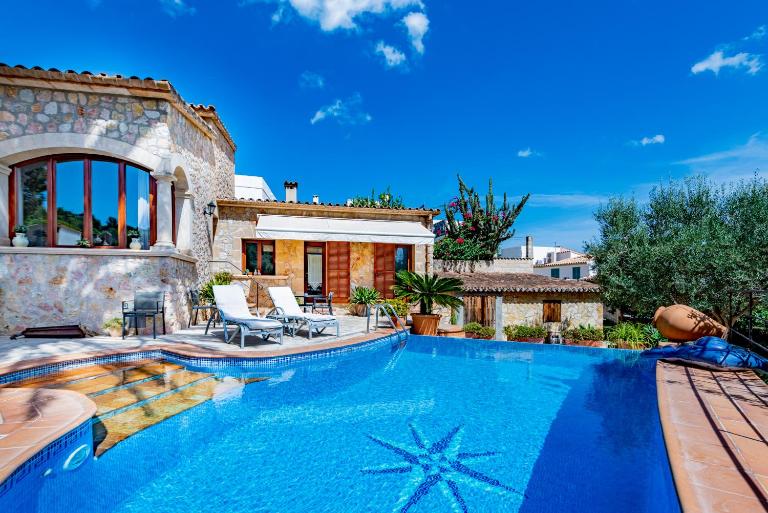 Villa in center of Pollensa with pool and jacuzzi - B&B Pollença