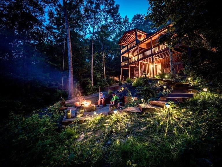 Red Apple Mountaintop cabin hot tub, WiFi, Pet friendly, Fireplace, pit, BEST VIEWS - Bed and Breakfast Cherry Log