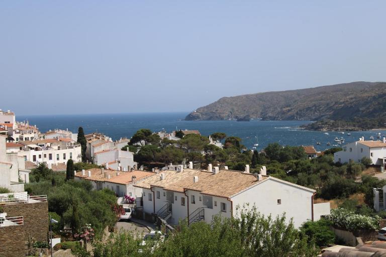 Attic in Cadaques , With Parking - Bed and Breakfast Cadaqués