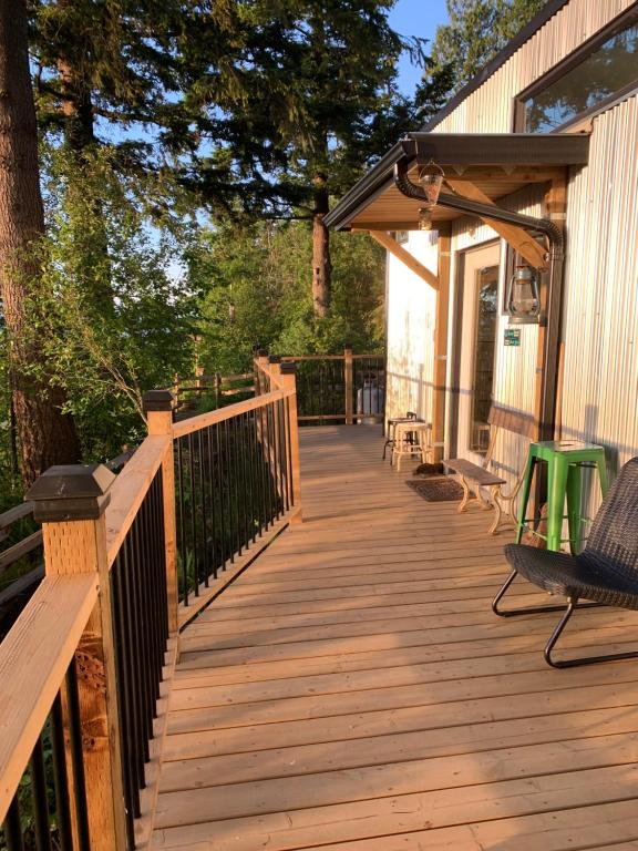 Tiny House Big View - B&B Chilliwack