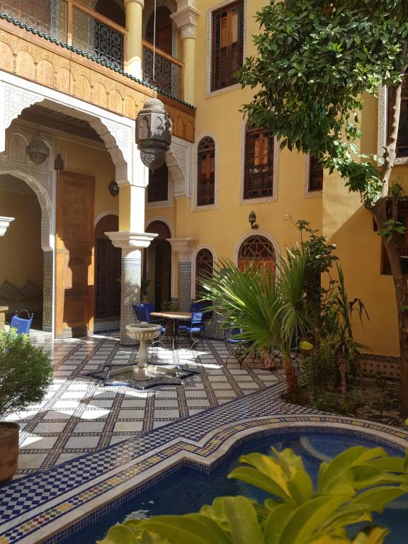 Riad Layalina Fes 7 Chambres & 18 Personnes Piscine, Parking, Vue & Wifi au Pied Medina - Chambres d'hôtes Fès