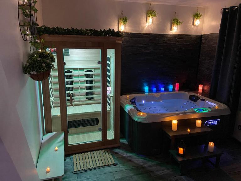 le tricosy jacuzzi et sauna privatif - B&B Tricot