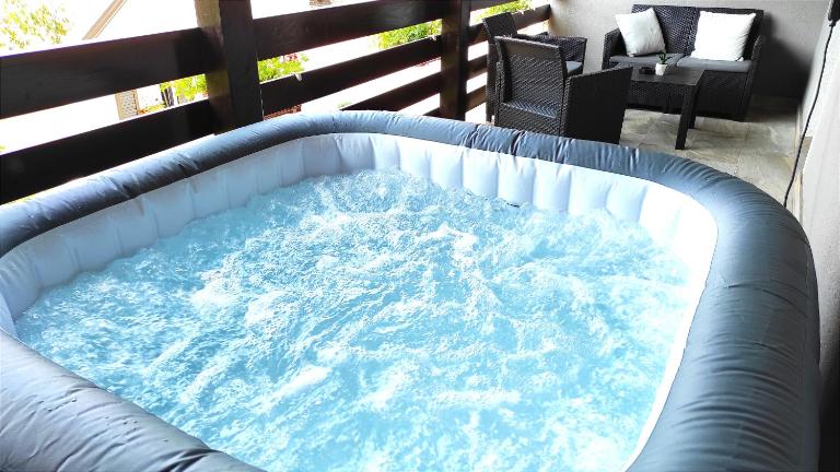 Deluxe Apartment with Jacuzzi - PATAR - Chambres d'hôtes Rakovica