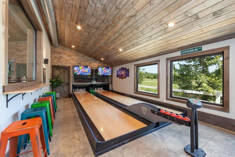 Bowling Waterfront Luxury MtnViews Pool Sleeps12 - B&B Sevierville