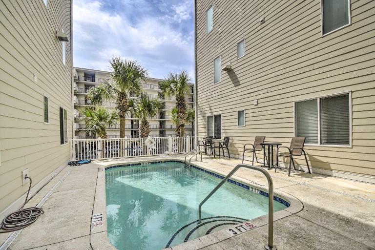 Walk to Shore: Roomy Condo in North Myrtle Beach! - B&B Myrtle Beach