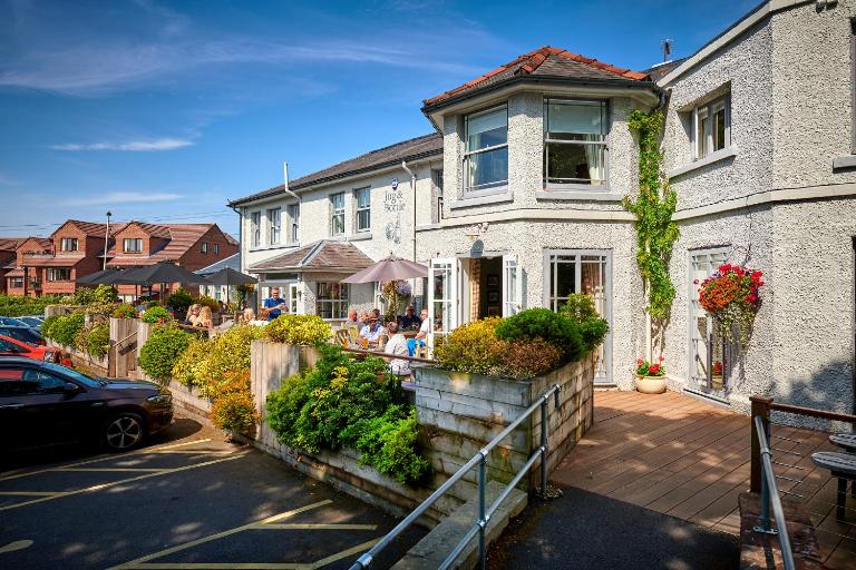 The Jug And Bottle - B&B Heswall