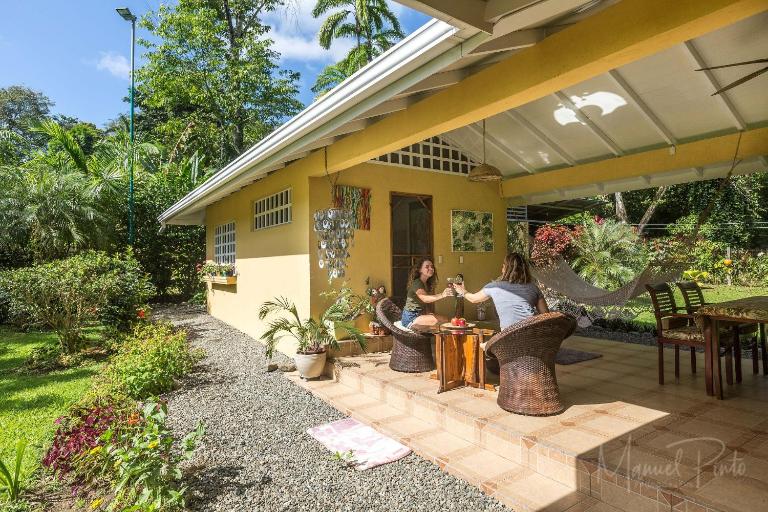 Casa Mariposa 2 BR in Playa Chiquita - Chambres d'hôtes Puerto Viejo de Sarapiqui