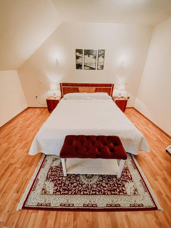 Cosy bedroom for 2 with Balcony in a Family Villa - B&B Turnu Măgurele