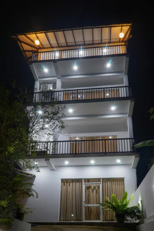 Pinnawala Elephant Front View Hotel - B&B Rambukkana