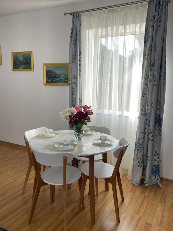 Easy Living Apartments - Old Town - B&B Braşov