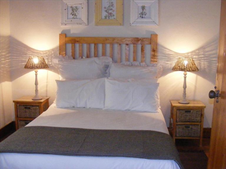 Pepper Tree Accommodation - Bed and Breakfast Beaufort West