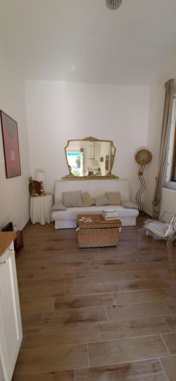 Minimal Chic House Parking and Private garden - B&B Bologna