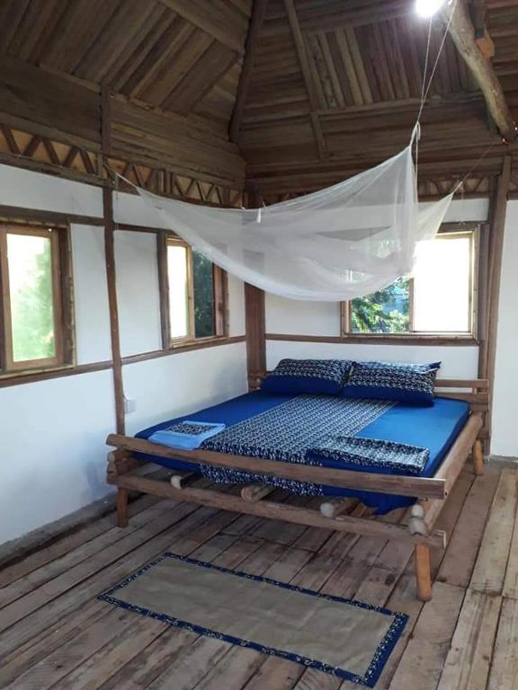 ZIONZURI ARTS ECOVILAGE TREE HOUSE - B&B Mbwamaji